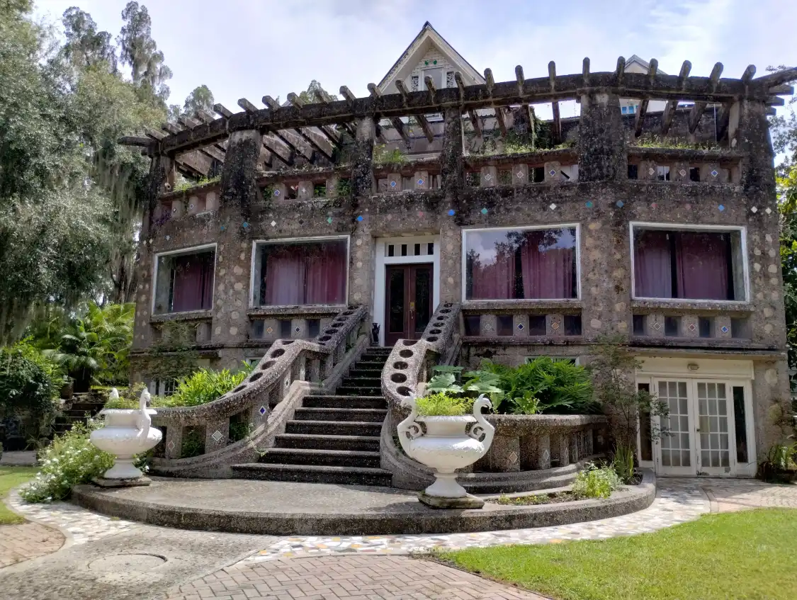 Hotels near Wonder House
