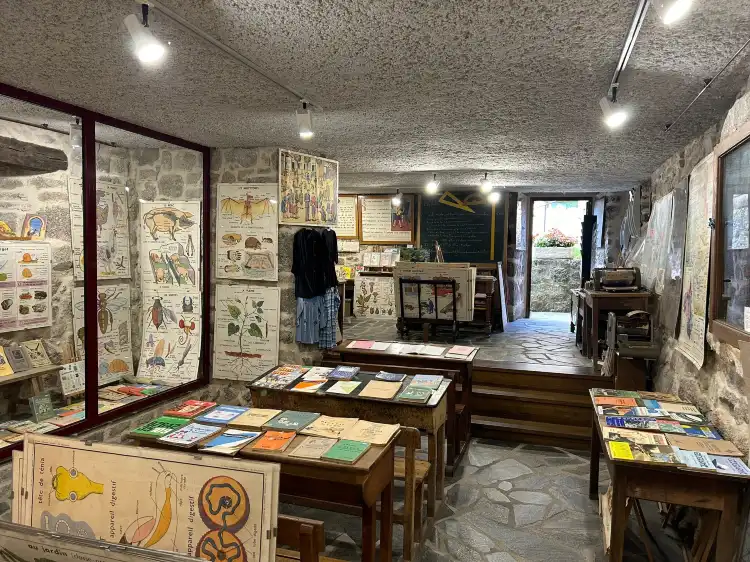 Hotels in Campouriez