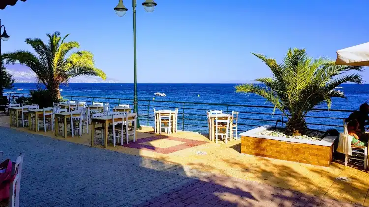 Các khách sạn ở Agioi Theodoroi