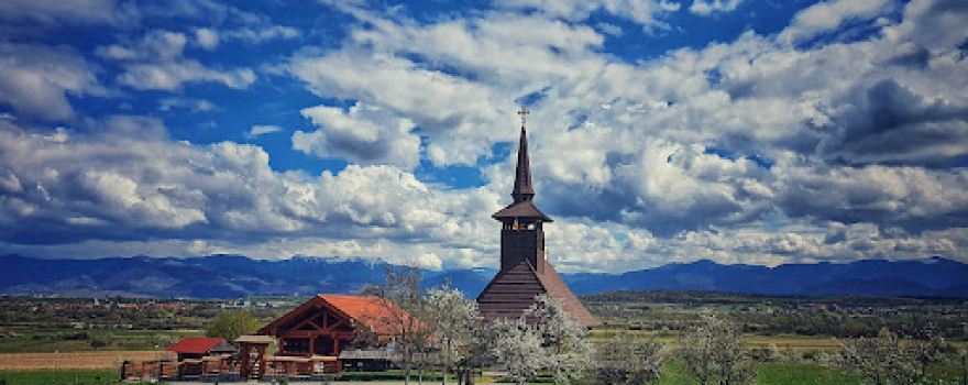 Biserica de lemn „Sf. Trei Ierarhi” și „Sf. Mucenic Gheorghe”