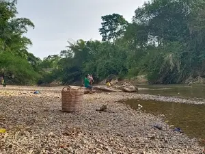 Wisata Pantai Batu Pujung