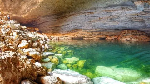 Heet Cave attraction in Riyadh