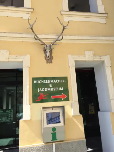 Schloss Ferlach Buechsenmacher und Jagdmuseum