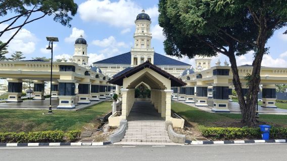 Sultan Abu Bakar Mosque (State Mosque)