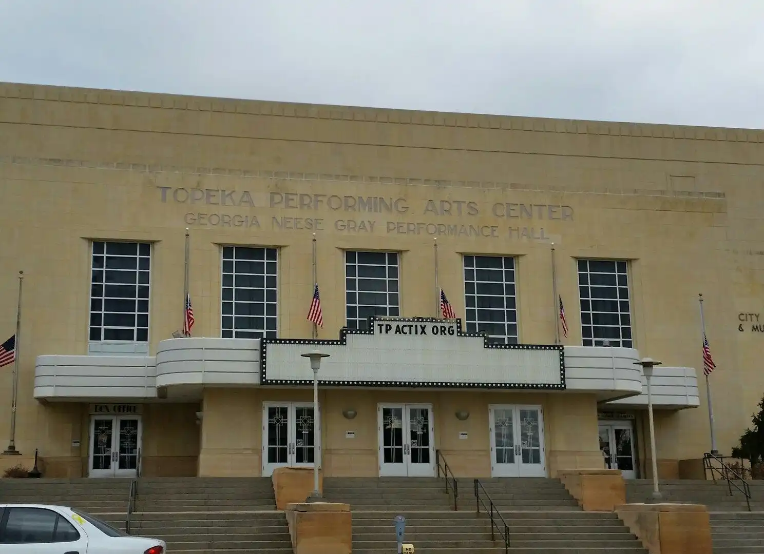 Hotels near Topeka Performing Arts Center