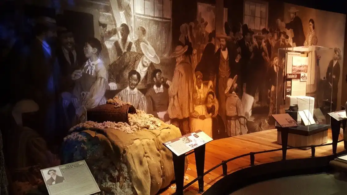 Hotels near National Underground Railroad Freedom Center