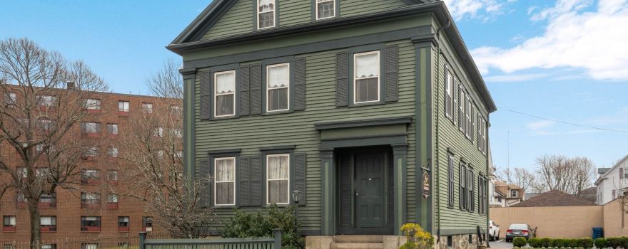 Lizzie Borden House (A Bed and Breakfast & Museum)
