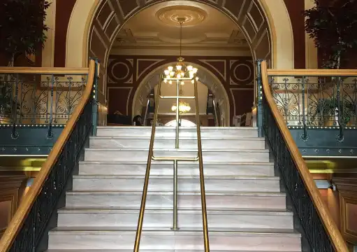 鄰近鹽湖城市政廳的酒店