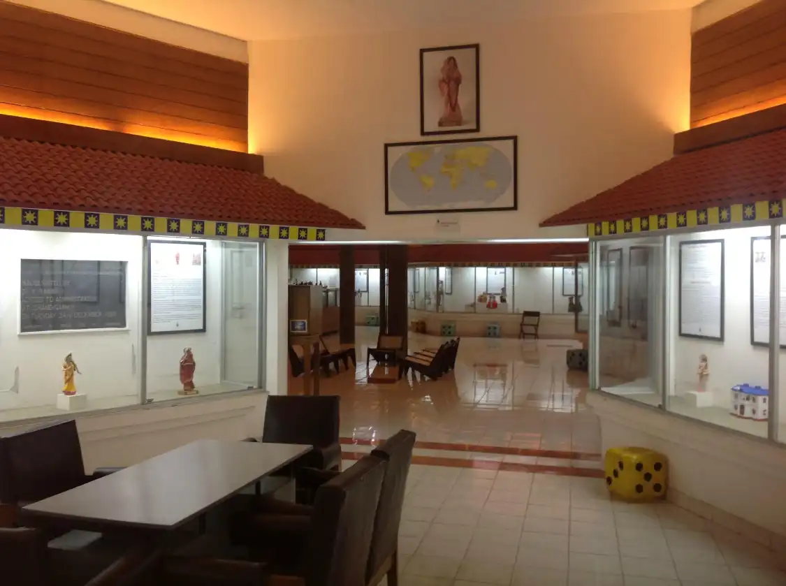 Hotels near International Dolls Museum