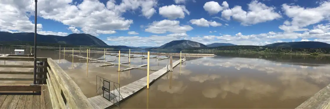 Hotels near Salmon Arm Wharf