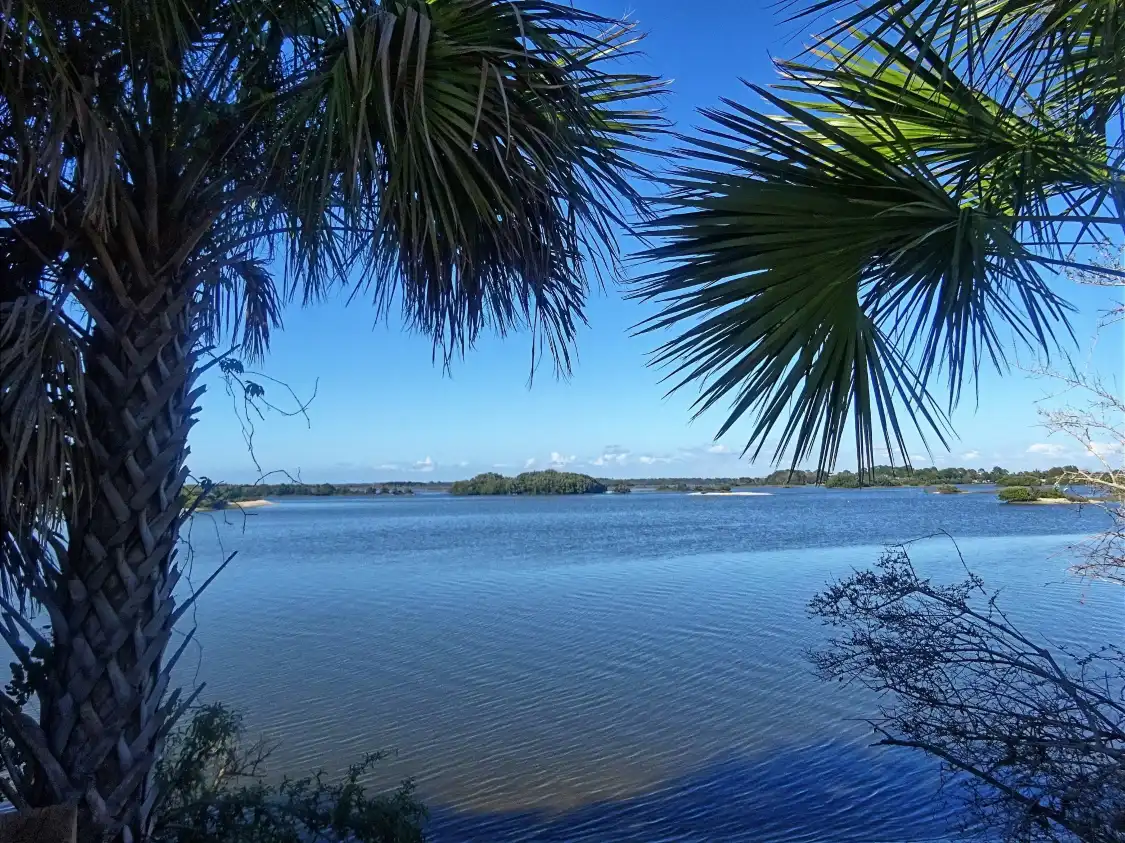 Hotels near Cemetery Point Park