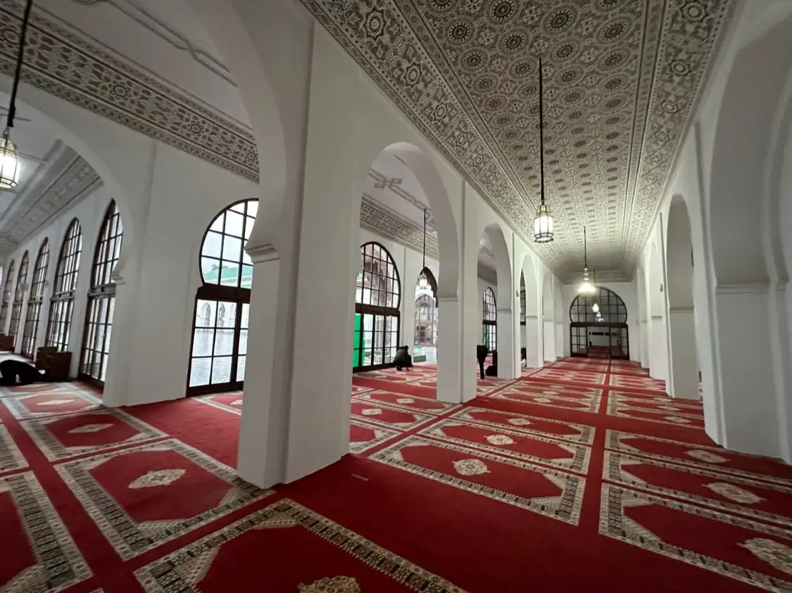 Hotels near Assounna Mosque