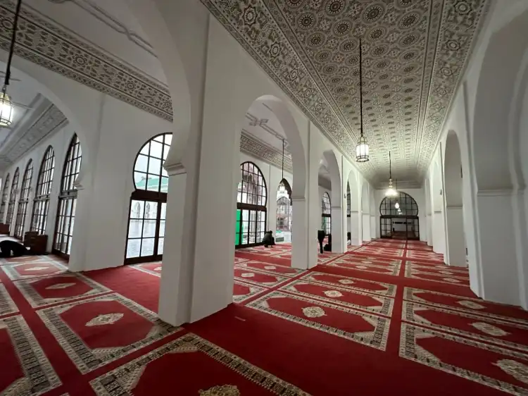 Hotel dekat Assounna Mosque