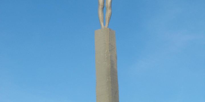 Voyage Vik / Voyages Friendship Statue