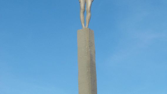 Voyage Vik / Voyages Friendship Statue