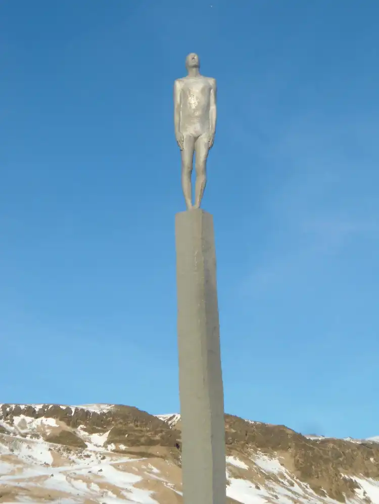 Hotels near Voyage Vik / Voyages Friendship Statue