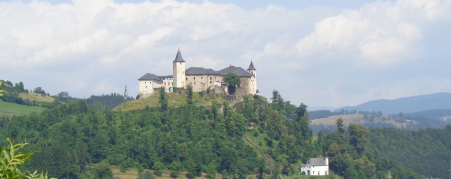 Volkskundliche Sammlungen auf Schloss Straßburg