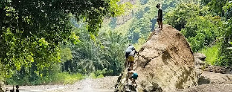 Wisata air terjun Bambatunu Kalukunangka