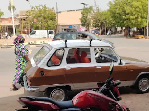 Rond-point Bélal Ly