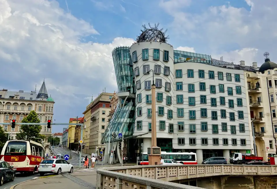 4_Dancing House