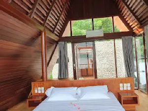 Moimol Resort