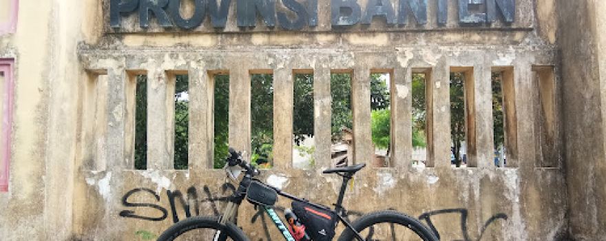 Tugu Perbatasan Bogor - Lebak Banten