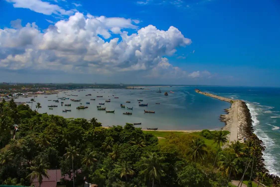 Hotels near Thangassery Light House