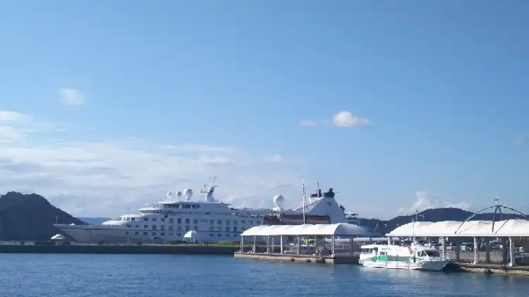 Hotels near Uno Port