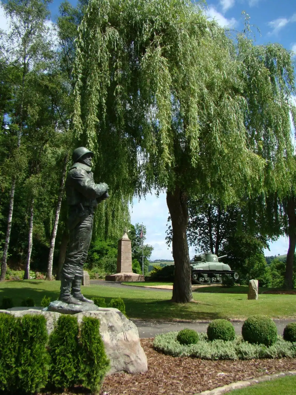 Monumento al General Patton.附近的飯店