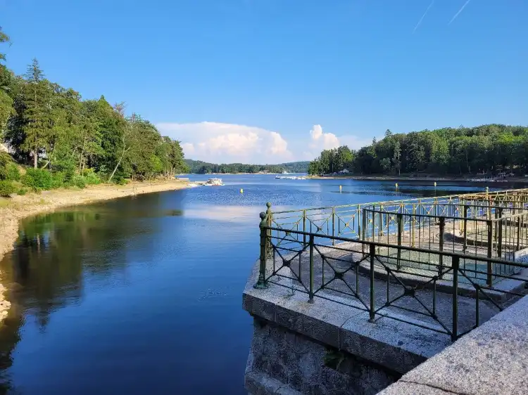 Hotels in Montsauche-Les-Settons