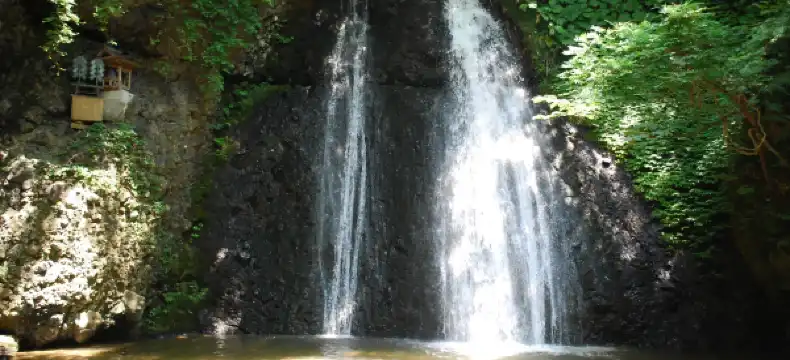 八峰町のホテル