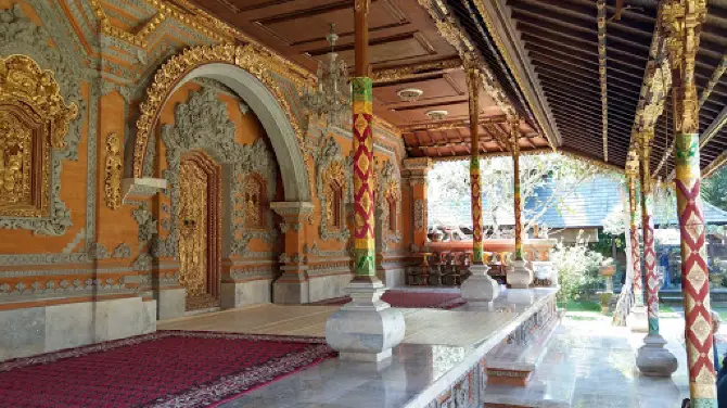 Puri Banyuning Bongkasa