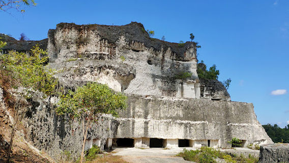 Pemandian Kolam Renang Gua Pote