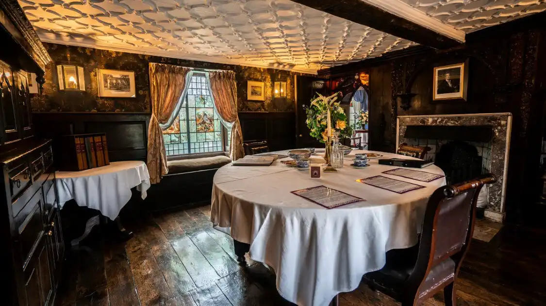 Hotels near Plas Newydd Historic House & Gardens Llangollen