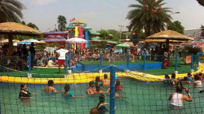 3_Fun 'n' Food Village
