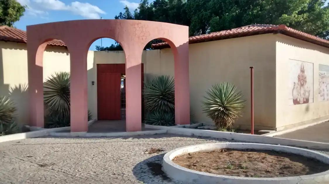Hotels near Ana Cultural Center of Carrancas