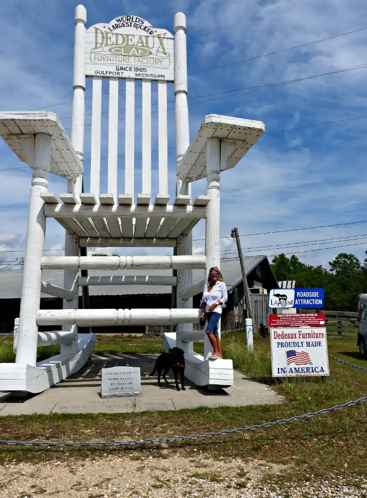 Hotel in zona World's "Largest Rocker"