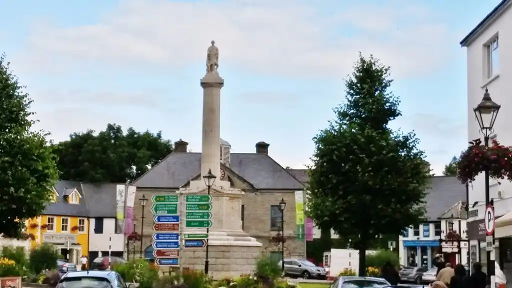 Hotels near St. Patrick Statue