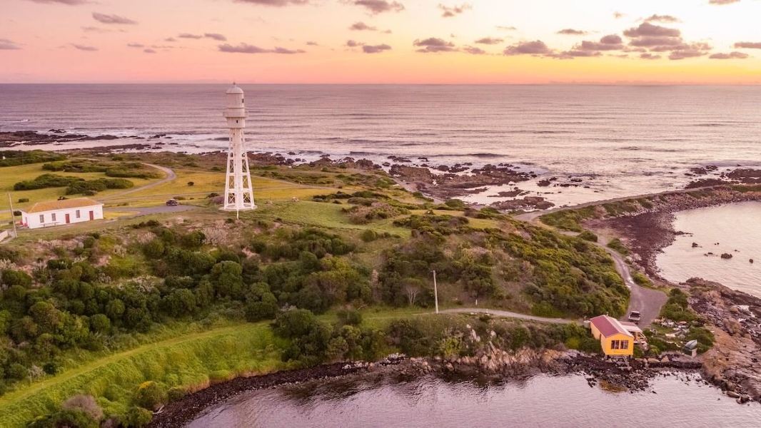 Flinders Island to King Island Flights