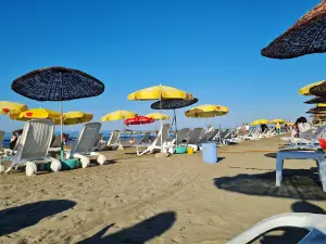 Yakakent Blue Sea Aile Plajı