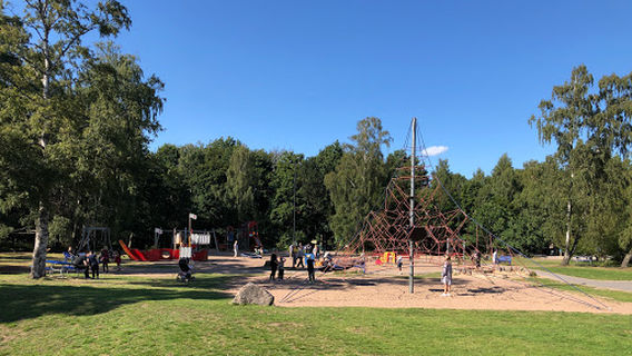 Vallarnas playground and mini zoo