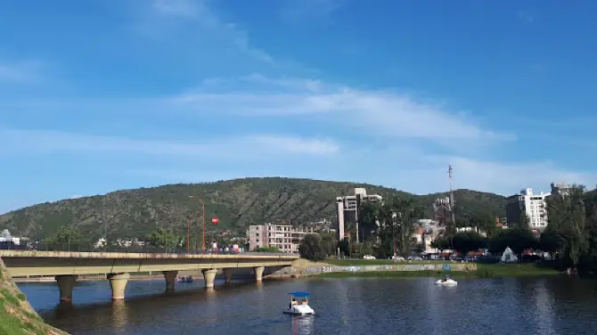 Plaza a orillas del Rio San Antonio