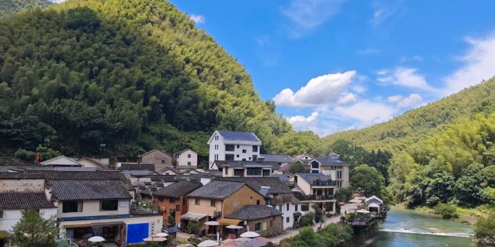 Luci Village