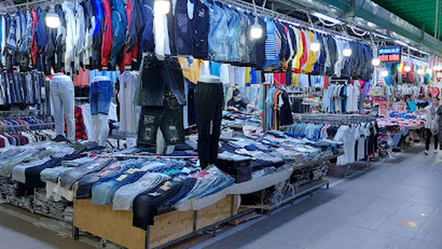 Chợ đêm Man Thiện