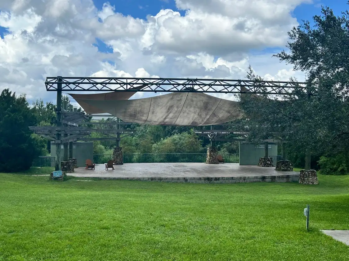 Hotels near Mead Botanical Garden