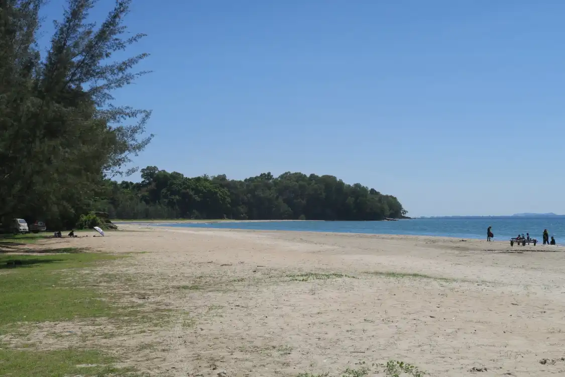 Hotels near Labuan Beach