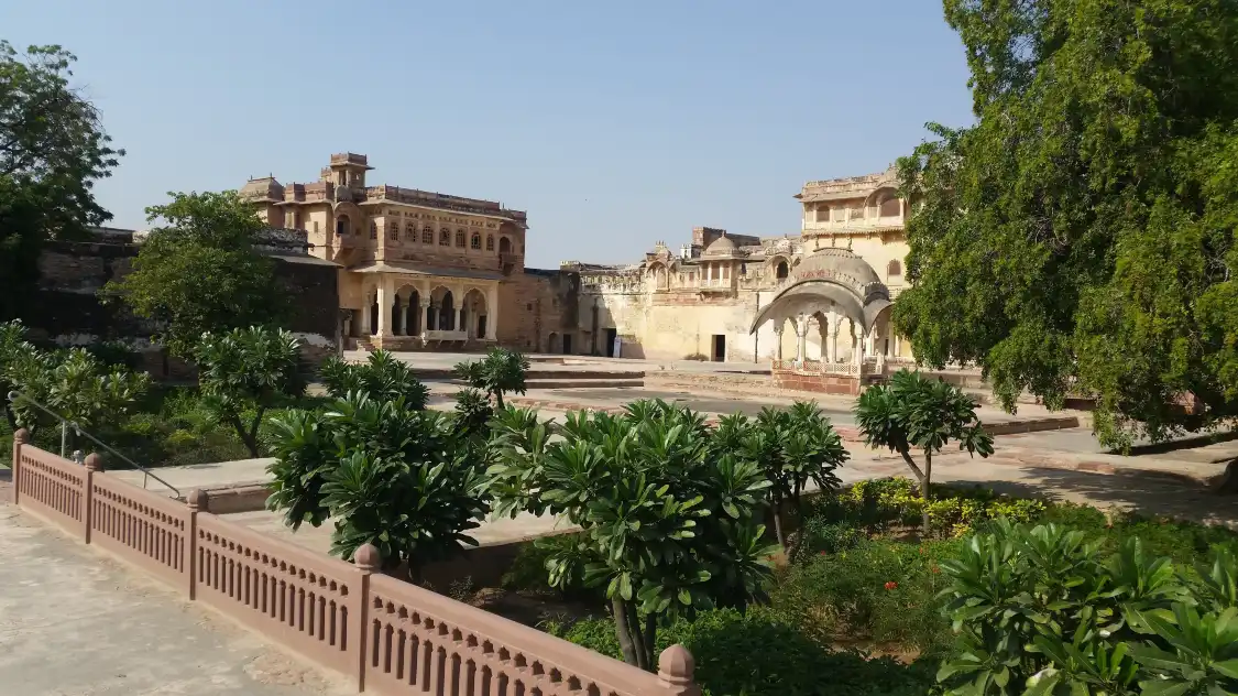 Hotels near Fort Of The Hooded Cobra