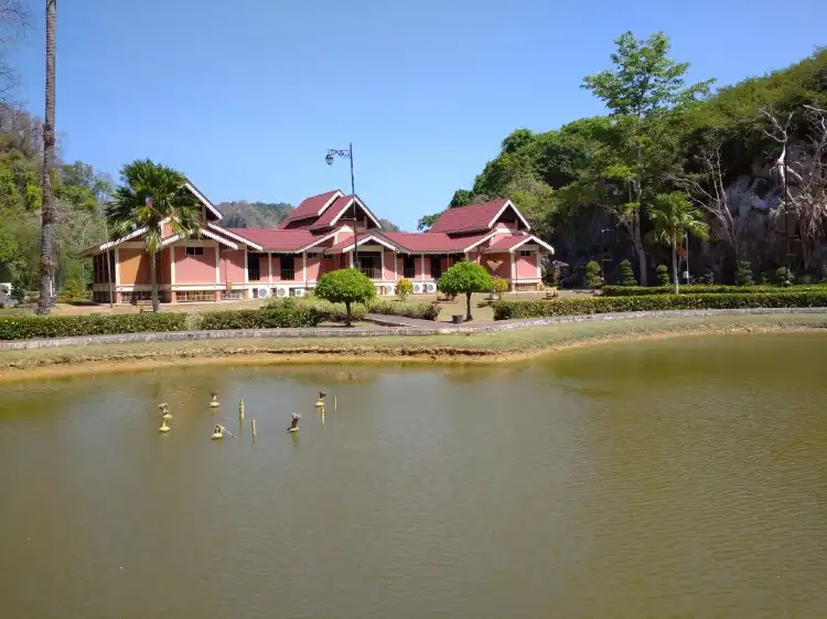 Hotels near Pakjang Lee Mentarang Perlis