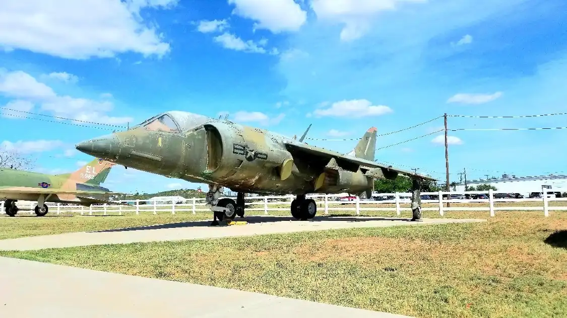 Hotels near Hangar 25 Air Museum