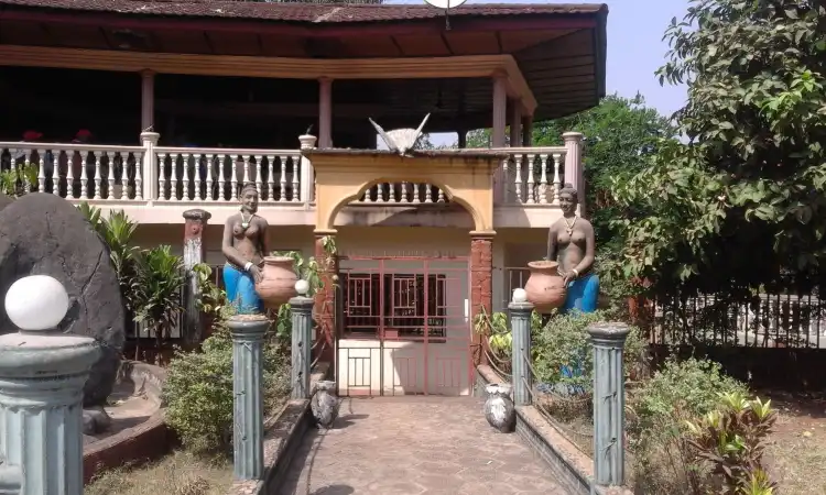 Hotels near British Council